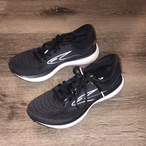 Black Brooks athletic tennis shoe